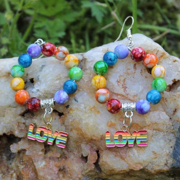 🏳️🌈🌈 Gay Pride beaded hoop dangle LOVE earrings - Picture 5 of 5